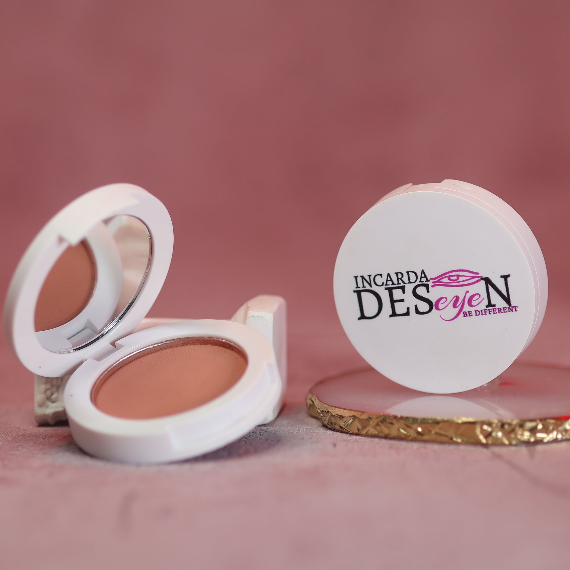 Luxuriöser Bronzer Natürliche Schönheit Strahlender Teint Seidige Textur Sonnenverwöhnter Teint Gesunde Ausstrahlung Tiefe und Kontur Strahlender Glow Make-up-Routine Sonnengeküsstes Aussehen Perfektioniertes Make-up Mühelose Anwendung Lang anhaltend Beauty-Produkt Luxus-Make-up